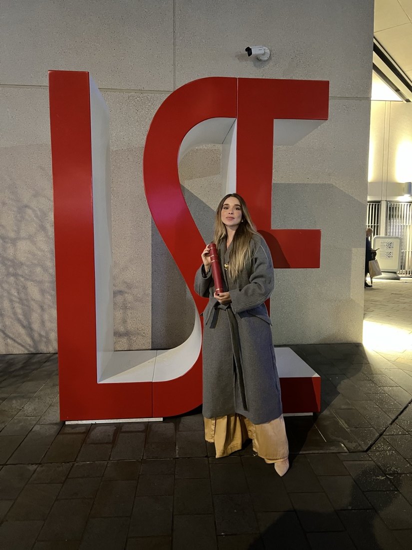 Laura Calle en las letras de LSE, Londres